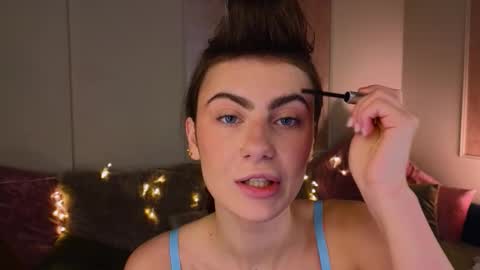 Snapshot of _a_n_n_y_ chatting on November 2025 09:25:02 PM Willow online show from November 2025 09:25:02 PM