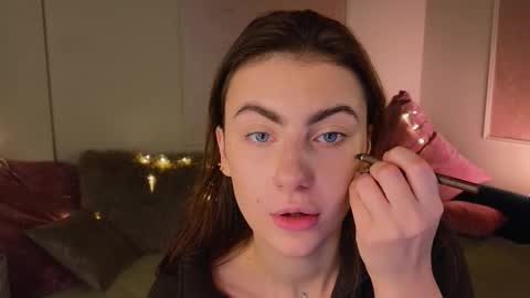 Snapshot of _a_n_n_y_ chatting on November 2025 09:27:01 PM Willow online show from November 2025 09:27:01 PM