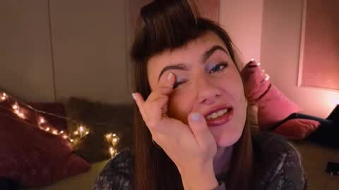 Snapshot of _a_n_n_y_ chatting on November 2025 09:17:01 PM Willow online show from November 2025 09:17:01 PM