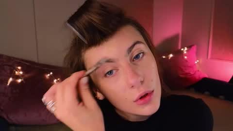 Snapshot of _a_n_n_y_ chatting on December 2025 09:12:02 PM Willow online show from December 2025 09:12:02 PM