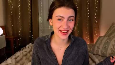 Snapshot of _a_n_n_y_ chatting on December 2025 09:20:01 PM Willow online show from December 2025 09:20:01 PM