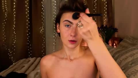 Snapshot of _a_n_n_y_ chatting on December 2025 09:11:02 PM Willow online show from December 2025 09:11:02 PM