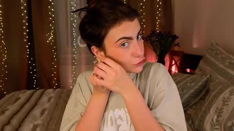 Snapshot of _a_n_n_y_ chatting on December 2025 09:11:01 PM Willow online show from December 2025 09:11:01 PM