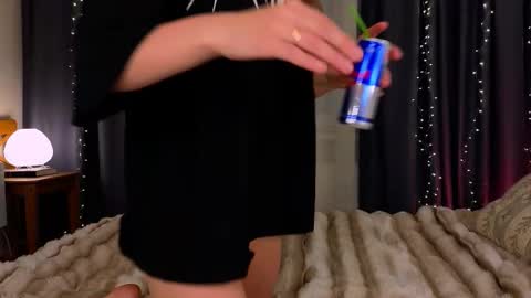 Snapshot of _a_n_n_y_ chatting on February 2026 10:15:01 PM Willow online show from February 2026 10:15:01 PM