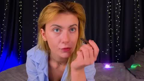 Snapshot of _a_n_n_y_ chatting on March 2026 09:38:02 PM Willow online show from March 2026 09:38:02 PM