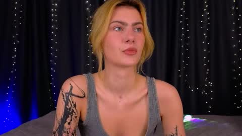 Snapshot of _a_n_n_y_ chatting on April 2026 09:42:01 PM Willow online show from April 2026 09:42:01 PM