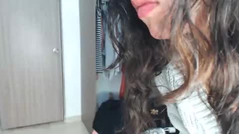 _abrill_20 online show from November 2025 05:59:01 PM