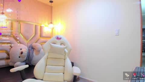 Snapshot of _alaia_collway_ chatting on December 2024 01:22:01 AM Alaia online show from December 2024 01:22:01 AM