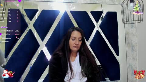 Snapshot of _alaia_collway_ chatting on December 2024 03:03:01 PM Alaia online show from December 2024 03:03:01 PM