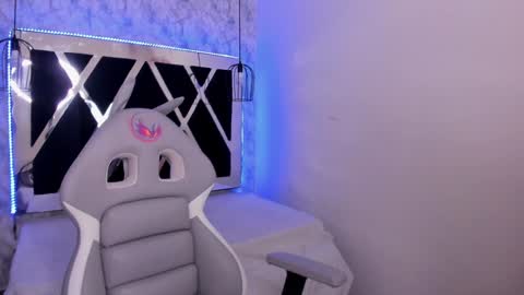Snapshot of _alaia_collway_ chatting on January 2025 03:00:01 PM Alaia online show from January 2025 03:00:01 PM