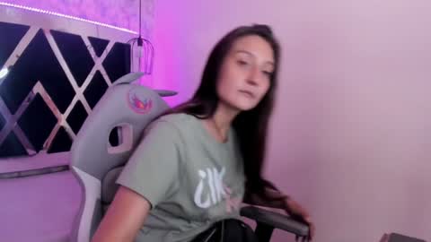 Snapshot of _alaia_collway_ chatting on February 2025 11:42:01 AM Alaia online show from February 2025 11:42:01 AM