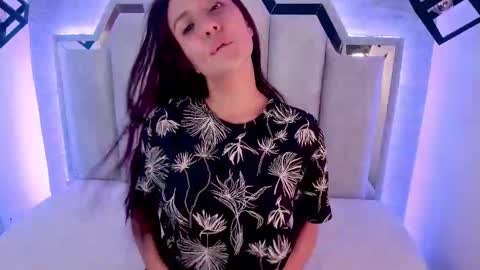Snapshot of _alaia_collway_ chatting on February 2025 11:41:02 AM Alaia online show from February 2025 11:41:02 AM