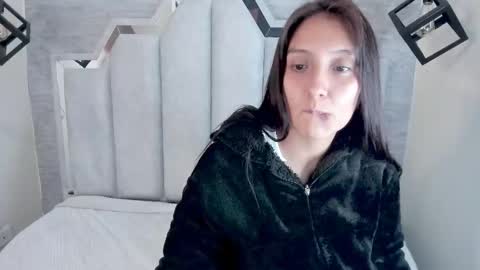 Snapshot of _alaia_collway_ chatting on February 2025 11:52:01 AM Alaia online show from February 2025 11:52:01 AM