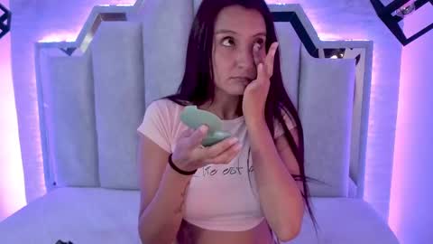 Snapshot of _alaia_collway_ chatting on February 2025 12:09:02 PM Alaia online show from February 2025 12:09:02 PM