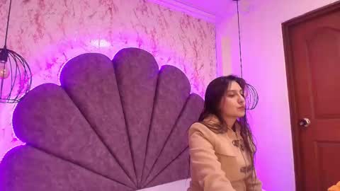 Snapshot of _alaia_collway_ chatting on September 2025 11:55:02 AM Alaia online show from September 2025 11:55:02 AM