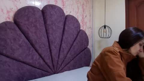 Snapshot of _alaia_collway_ chatting on October 2025 11:53:01 AM Alaia online show from October 2025 11:53:01 AM