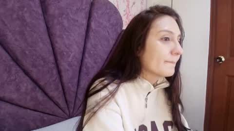 Snapshot of _alaia_collway_ chatting on October 2025 12:05:01 PM Alaia online show from October 2025 12:05:01 PM