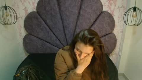 Snapshot of _alaia_collway_ chatting on November 2025 11:43:02 AM Alaia online show from November 2025 11:43:02 AM