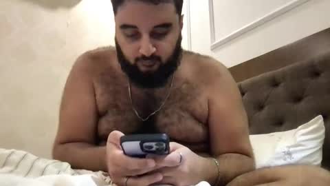 Snapshot of _alan_bear_ chatting on April 2026 05:57:01 PM Alan online show from April 2026 05:57:01 PM