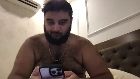 Snapshot of _alan_bear_ chatting on April 2026 10:46:01 AM Alan online show from April 2026 10:46:01 AM