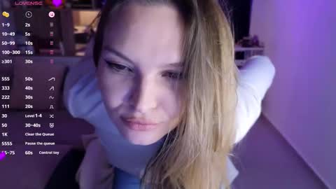 Mia online show from November 2025 04:38:02 PM