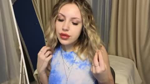 _amymoore_ online show from April 2026 02:03:01 AM