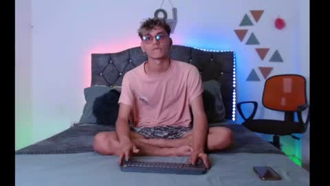 Snapshot of _andrew_willyams chatting on January 2025 04:41:01 PM Andres online show from January 2025 04:41:01 PM