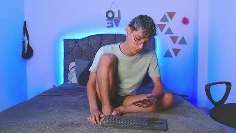 Snapshot of _andrew_willyams chatting on January 2025 06:21:01 PM Andres online show from January 2025 06:21:01 PM