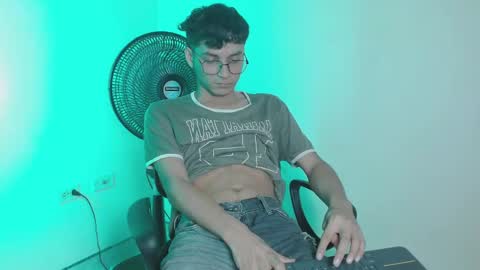 Snapshot of _andrew_willyams chatting on November 2025 10:41:02 PM Andres online show from November 2025 10:41:02 PM