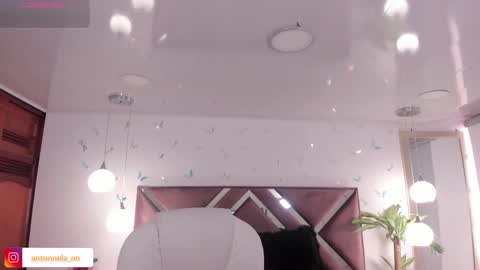 antonnela online show from November 2025 03:45:01 PM