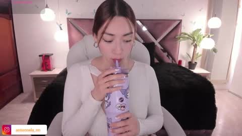 antonnela online show from December 2025 04:05:01 PM