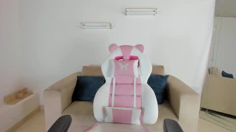    online show from October 2025 12:13:02 PM