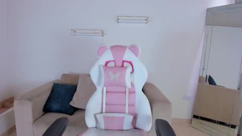    online show from October 2025 12:15:02 PM