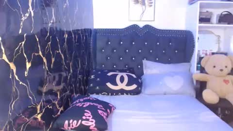 Snapshot of _arah chatting on September 2025 01:51:01 AM arah online show from September 2025 01:51:01 AM