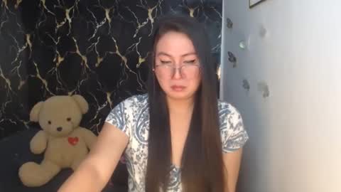 Snapshot of _arah chatting on November 2025 11:12:01 AM arah online show from November 2025 11:12:01 AM