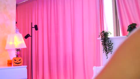 Arielle online show from November 2025 09:21:01 AM