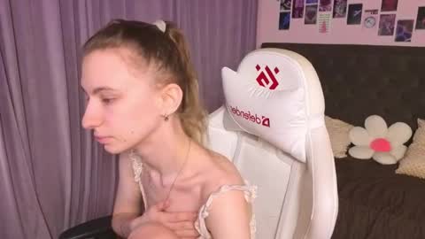 _ash_leyy_ online show from April 2026 01:30:01 AM