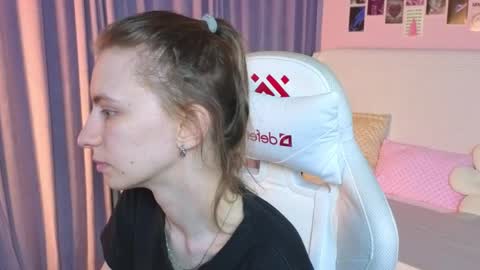 _ash_leyy_ online show from April 2026 01:25:02 AM