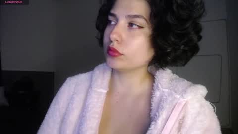 Snapshot of _atenea_golden chatting on January 2025 10:55:02 PM atenea online show from January 2025 10:55:02 PM