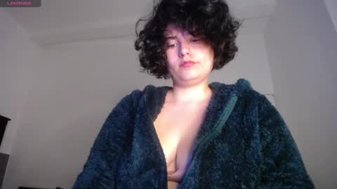 Snapshot of _atenea_golden chatting on January 2025 01:45:02 AM atenea online show from January 2025 01:45:02 AM