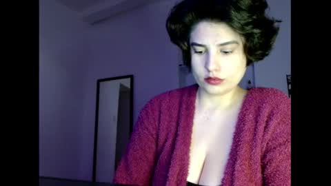 Snapshot of _atenea_golden chatting on December 2025 08:00:02 AM atenea online show from December 2025 08:00:02 AM