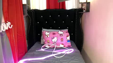 Snapshot of _athenamiller_ chatting on February 2025 05:58:01 AM SelfsuckAthena online show from February 2025 05:58:01 AM