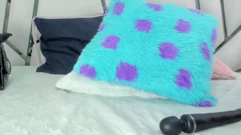 Aura online show from December 2024 07:11:01 PM