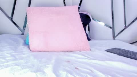 Aura online show from December 2024 10:12:02 PM