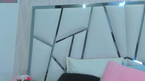 Aura online show from February 2025 03:11:01 AM