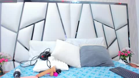 Aura online show from September 2025 10:21:01 PM