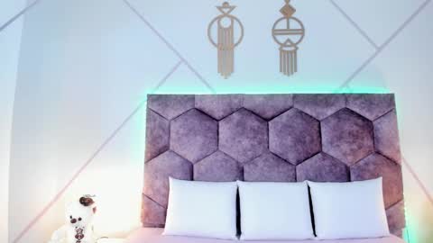 Snapshot of _aurora_collins_ chatting on November 2025 12:26:01 PM _aurora_collins_ online show from November 2025 12:26:01 PM