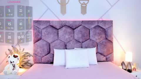 _aurora_collins_ online show from February 2026 12:22:02 PM