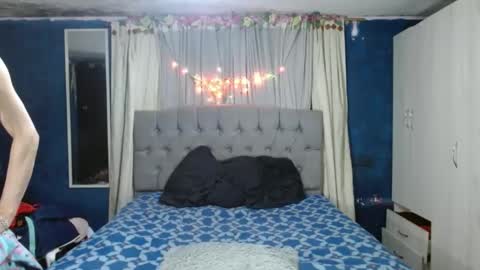 _azalea_65 online show from October 2025 01:15:02 AM