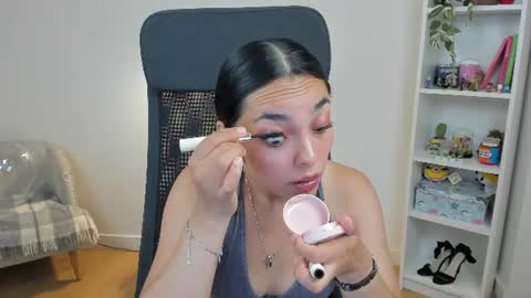 Snapshot of _bellaevans_ chatting on June 2026 04:33:01 AM Bella Evans online show from June 2026 04:33:01 AM